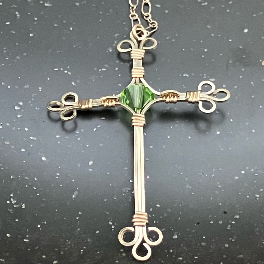 Delicate Filigree Stamped 925 Sterling Peridot Cross Necklace. EUC. - Picture 4 of 9